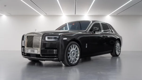 Rent Rolls Royce V12 in Dubai