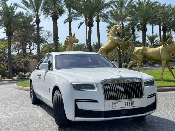 Unveil the elegance of a rolls-royce ghost rent dubai iconic roads with our premier rental services