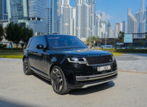 Rent Range Rover Hse & Explore the cityscape for an unforgettable Dubai experience.